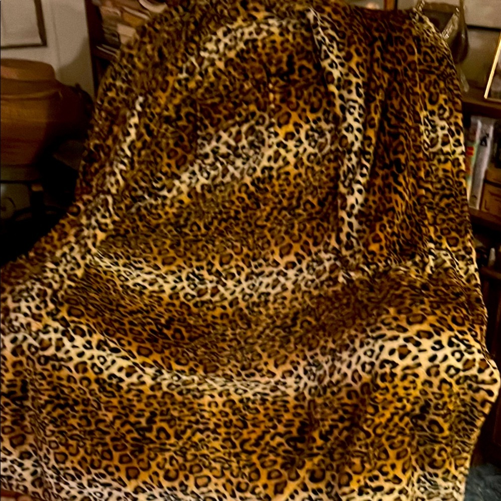 Luxurious Brown and Black Leopard Print Snuggly